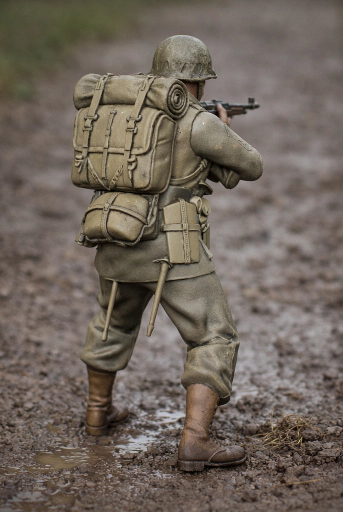 WWII G.I. Rifleman (US Army) | Grey Resin Diorama Figurine