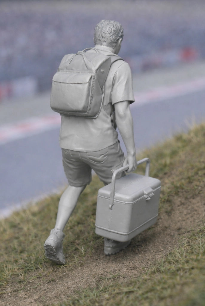 Die-Hard Spectator with Cool Box | Grey Resin Slot Car Diorama Figurine