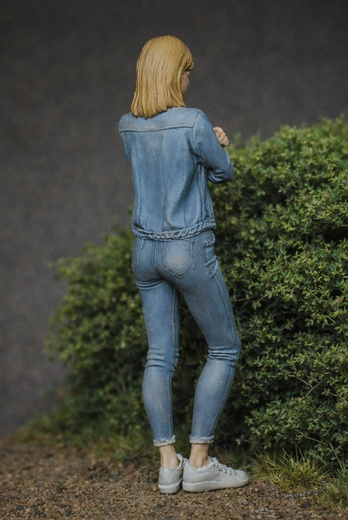 Casual Spectating Race Fan | Grey Resin Slot Car Diorama Figurine