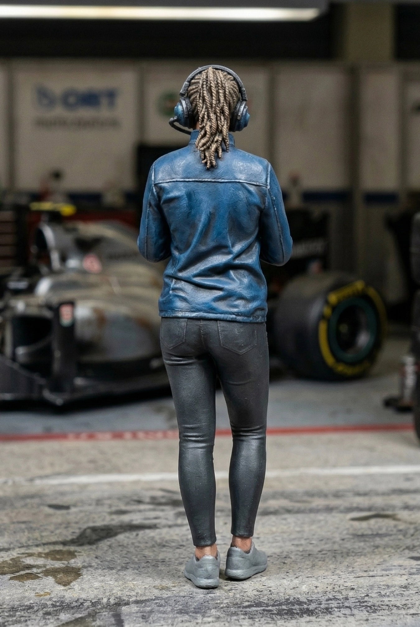 Professional Race Engineer | Grey Resin Diorama Figurine