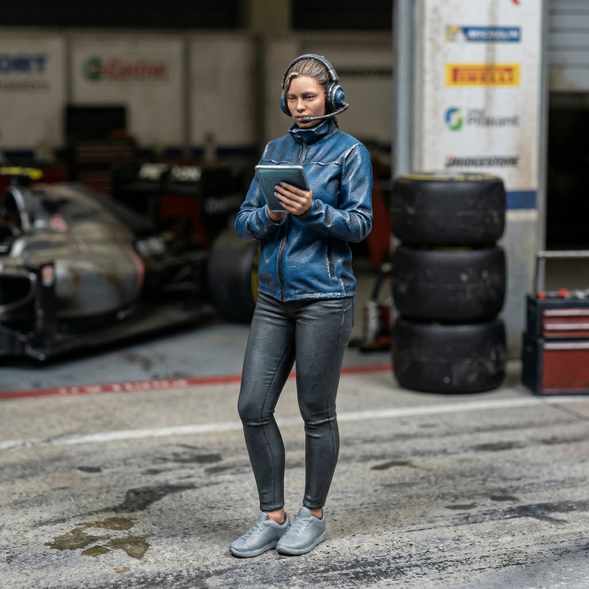 Professional Race Engineer | Grey Resin Diorama Figurine